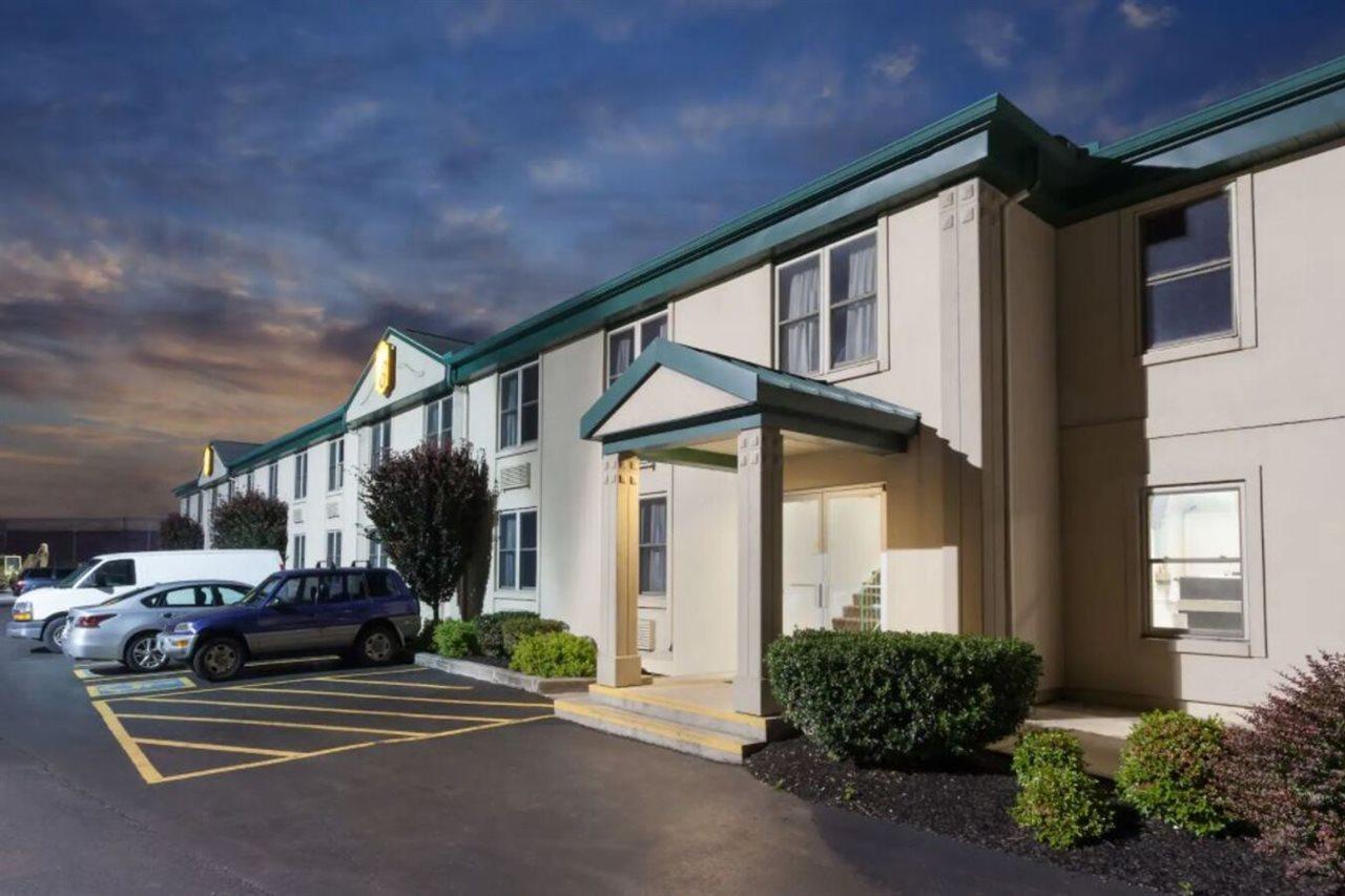 Super 8 By Wyndham Harrisburg Hershey West Εξωτερικό φωτογραφία