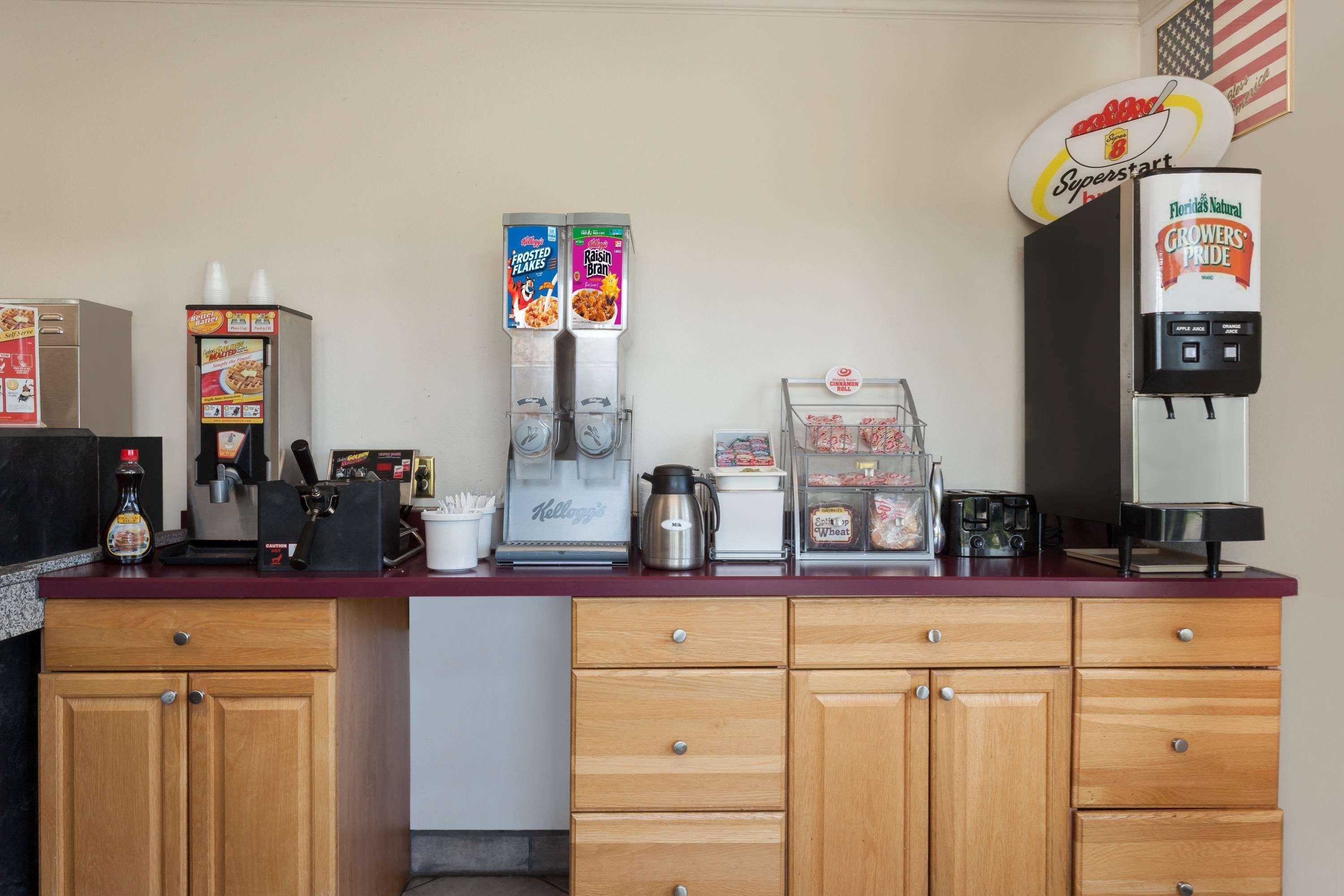Super 8 By Wyndham Harrisburg Hershey West Εξωτερικό φωτογραφία