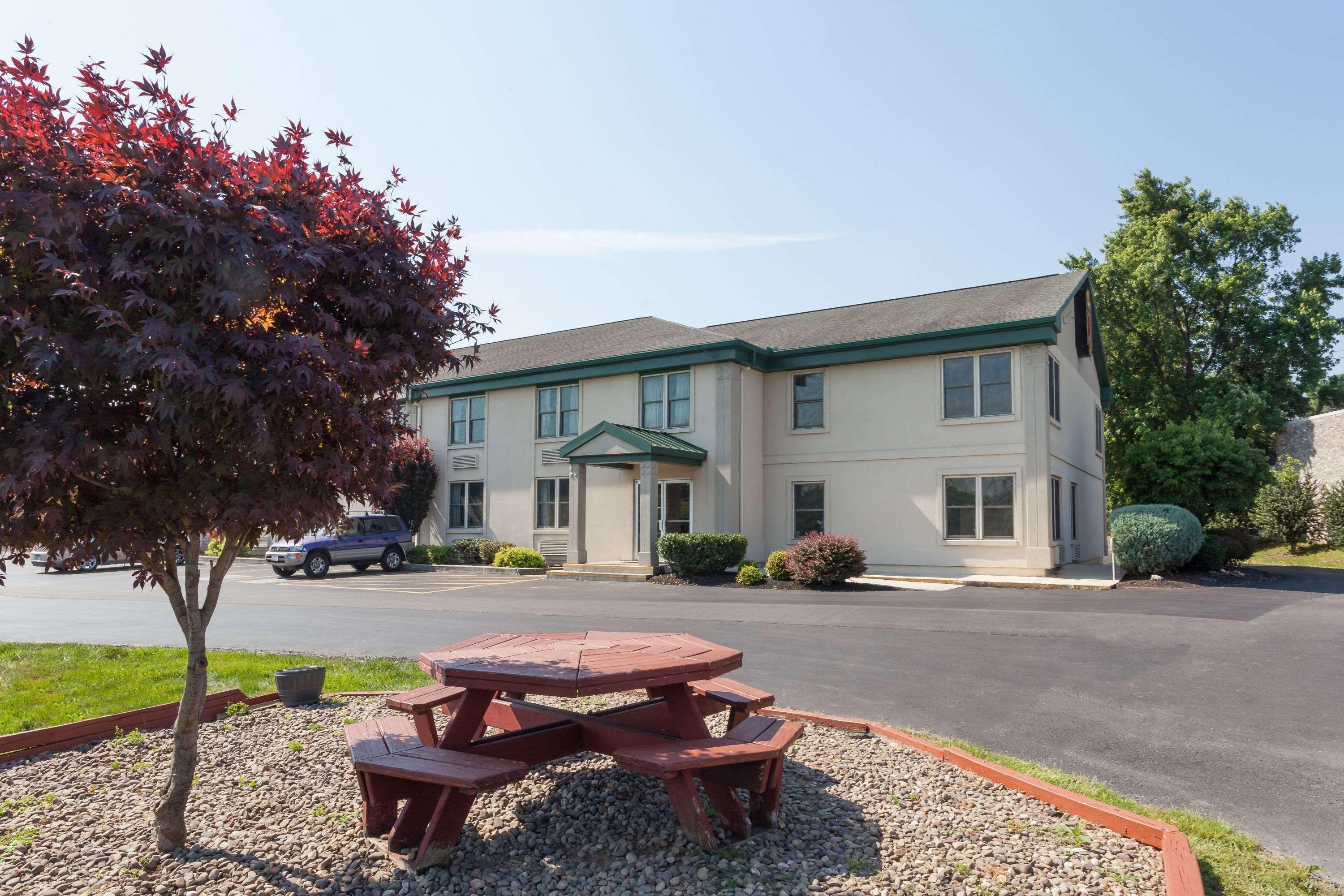 Super 8 By Wyndham Harrisburg Hershey West Εξωτερικό φωτογραφία